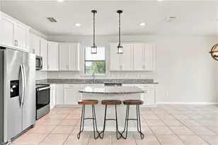 3721 E Hampton Cir, Alva, FL 33920 - Photo 10