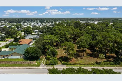 27575 Imperial Pkwy, Bonita Springs, FL 34135 - Photo 18