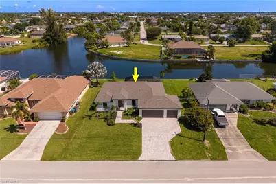 1807 NE 2nd St, Cape Coral, FL 33909 - Photo 2