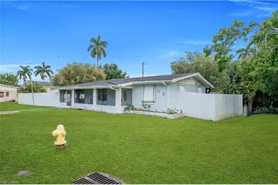 77 Glenmont Dr W, North Fort Myers, FL 33917 - Photo 2