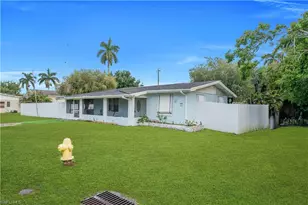 77 Glenmont Dr W, North Fort Myers, FL 33917 - Photo 2