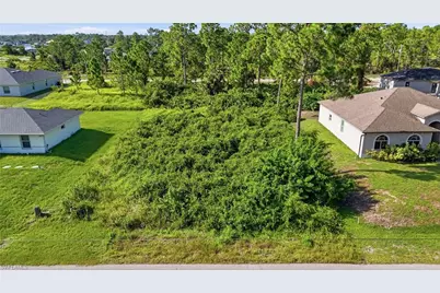 728 Asher St E, Lehigh Acres, FL 33974 - Photo 4
