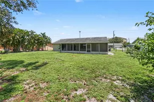 638 NE 15th Ct, Cape Coral, FL 33909 - Photo 32