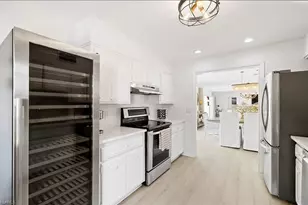2728 Crayton Rd, Naples, FL 34103 - Photo 10