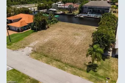 126 Montrose Dr, Fort Myers, FL 33919 - Photo 2