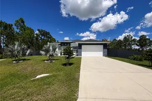 918 Dixie Ave, Lehigh Acres, FL 33972 - Photo 4