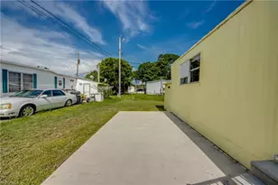 121 Lantern Pl, North Fort Myers, FL 33917 - Photo 32