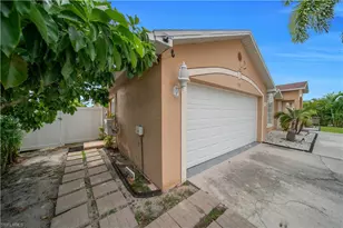 3818 SW 6th Pl, Cape Coral, FL 33914 - Photo 8