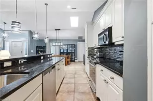 2202 SW 14th Ave, Cape Coral, FL 33991 - Photo 4