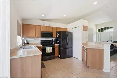 212 NW 28th Ter, Cape Coral, FL 33993 - Photo 8