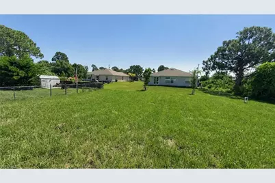 1607 Hazel Ave S, Lehigh Acres, FL 33976 - Photo 16