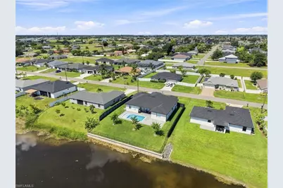 927 NE 13th Pl, Cape Coral, FL 33909 - Photo 34