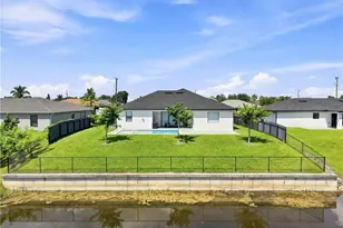 927 NE 13th Pl, Cape Coral, FL 33909 - Photo 32