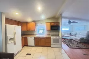 611 Sunset Ln, North Fort Myers, FL 33903 - Photo 6