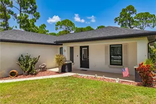 927 Franklin St E, Lehigh Acres, FL 33974 - Photo 8
