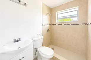 298 6th St NW, Moore Haven, FL 33471 - Photo 4
