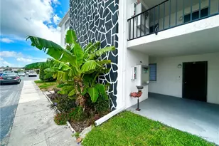 4906 Victoria Dr, Cape Coral, FL 33904 - Photo 2