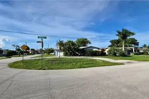 5201 Glade Ct NE, Cape Coral, FL 33904 - Photo 2