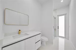 3338 NE 9th Pl, Cape Coral, FL 33909 - Photo 20