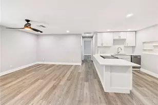 567 13th St N, Naples, FL 34102 - Photo 2