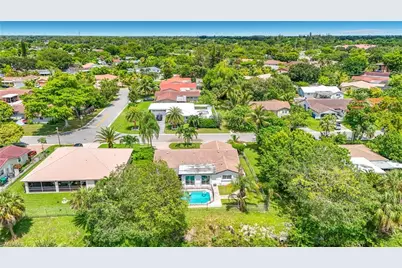 7511 42nd Dr NW, Coral Springs, FL 33065 - Photo 4