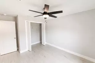 923 SE 14th St, Cape Coral, FL 33990 - Photo 8