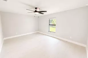 923 SE 14th St, Cape Coral, FL 33990 - Photo 6