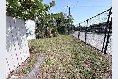 2054 Crawford St, Fort Myers, FL 33901 - Photo 4