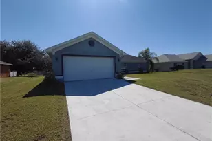 2013 NE 13th Pl, Cape Coral, FL 33909 - Photo 2