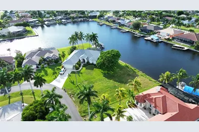 2525 SW 53rd Ter, Cape Coral, FL 33914 - Photo 4