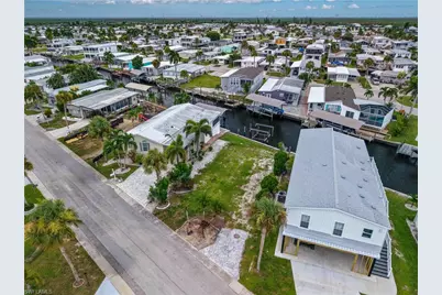 11391 Azalea Ln, Fort Myers Beach, FL 33931 - Photo 4
