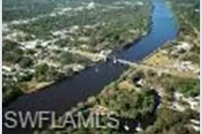 516 Holly Ter, Labelle, FL 33935 - Photo 2