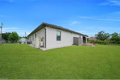 609 Clayton Ave, Lehigh Acres, FL 33972 - Photo 32