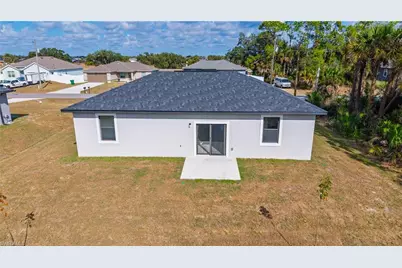 8050 Sherwood Cir, Labelle, FL 33935 - Photo 18