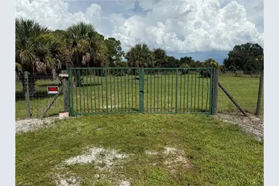 375 S Brida St, Clewiston, FL 33440 - Photo 2