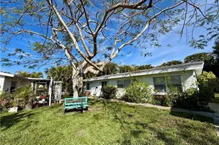 815 Courtington Ln, Fort Myers, FL 33919 - Photo 2