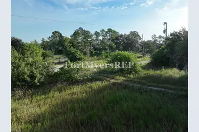 23910 Tinas Ln, Fort Myers, FL 33913 - Photo 18