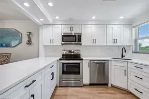 37 High Point Cir E, Naples, FL 34103 - Photo 2