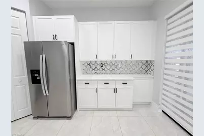 9045 Madrid Cir, Naples, FL 34104 - Photo 4