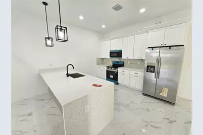 913 NE 15th Ln, Cape Coral, FL 33909 - Photo 12