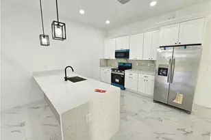 913 NE 15th Ln, Cape Coral, FL 33909 - Photo 12