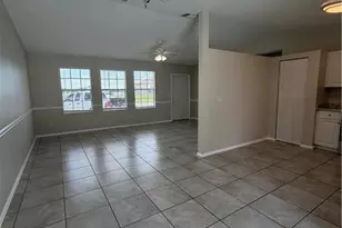 2018 NE 10th Pl, Cape Coral, FL 33909 - Photo 4