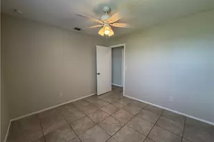 2018 NE 10th Pl, Cape Coral, FL 33909 - Photo 10