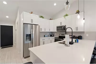 2917 SW Santa Barbara Pl, Cape Coral, FL 33914 - Photo 6