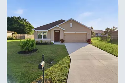 226 NE 9th Ave, Cape Coral, FL 33909 - Photo 2