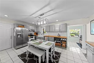 871 Entrada Dr S, Fort Myers, FL 33919 - Photo 8