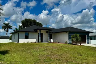 1318 NE 4th Pl, Cape Coral, FL 33909 - Photo 4