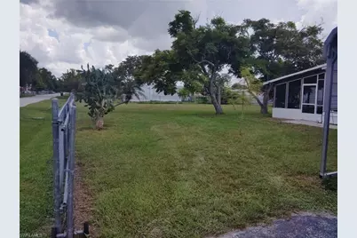 306 Pinecrest Ave NW, Moore Haven, FL 33471 - Photo 6
