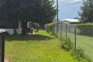 306 Pinecrest Ave NW, Moore Haven, FL 33471 - Photo 10