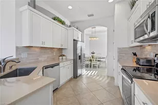 10251 Glastonbury Cir, Fort Myers, FL 33913 - Photo 4